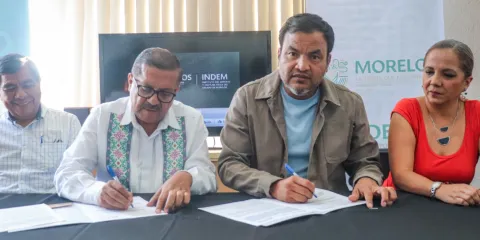 Autoridades educativas y del deporte firmaron el convenio de colaboración.