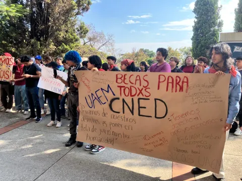 Universitarios dialogan con Rectoría de la UAEM: piden acceso a becas
