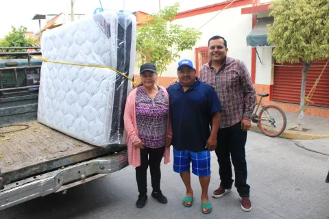 En Ayala, benefician a más de 100 familias con entrega de colchones a bajo costo bajo el programa “Colchones Pa’la Banda”