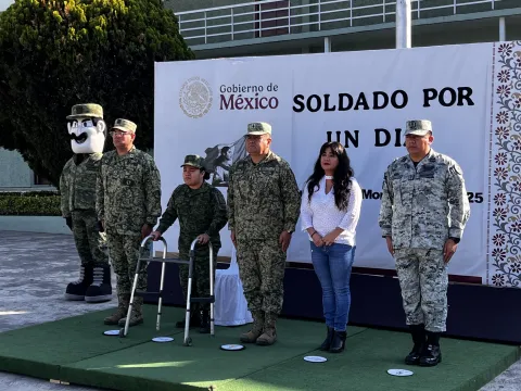 La “soldado por un día” fue premiada con un reconocimiento y un incentivo económico