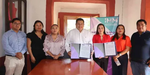 Articulan acciones Isela Chávez y Pedro Montenegro para prevenir el embarazo en adolescentes en Tlayacapan.
