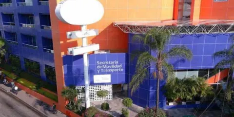 Realizan "limpia " en Movilidad y Transportes