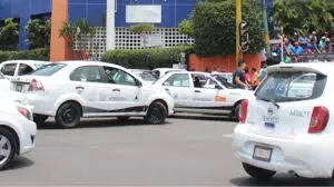 Piden taxistas al gobierno estatal subsidios en servicios de control vehicular 