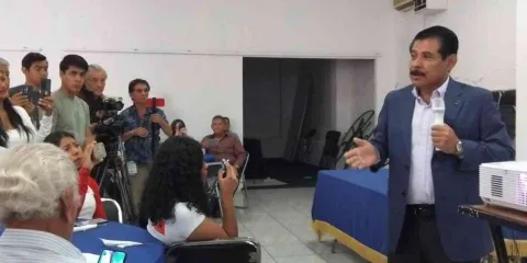 Va SNTSA a paro de brazos caídos; gobierno ofrece diálogo