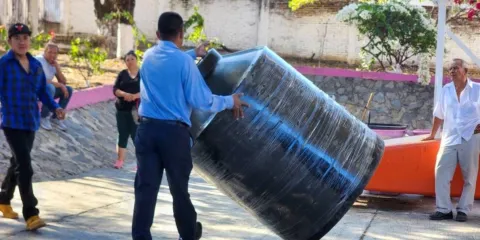 Vecinos de Patios de la Estación confían en apoyo de MGS para dotarles de tinacos 