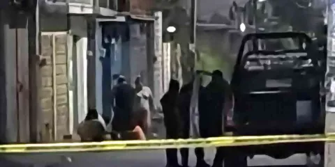 Mueren dos hombres en ataque armado en colonia Año de Juárez