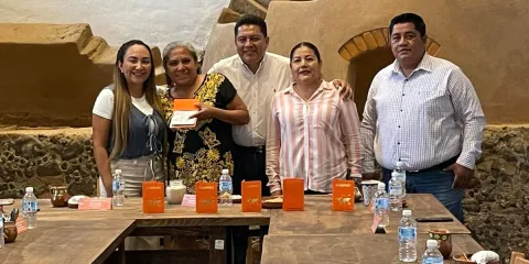 El alcalde precisó que esta actividad es el resultado del esfuerzo conjunto de la administración municipal con el programa de reencuentros familiares denominado “Una luz en tu corazón”