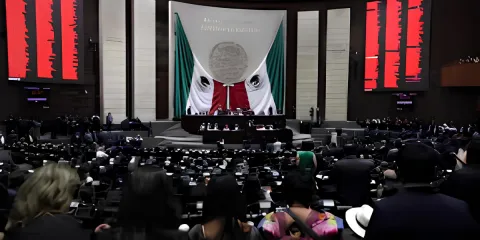 El pleno de la Cámara de Diputados aprobó por mayoría, desechar la solicitud de desafuero del diputado federal de Morena, Cuauhtémoc Blanco, al considerarlo “notoriamente improcedente”