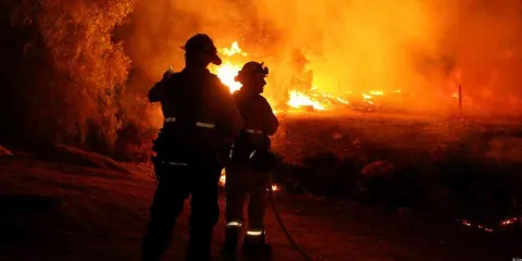 Refuerza gobierno de México, acciones de combate del incendio en Tepoztlán