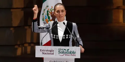 Sheinbaum da banderazo de salida a "Vive saludable, vive feliz"