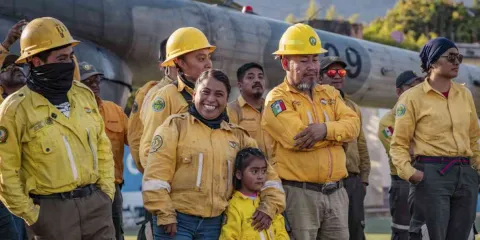 Aplaude población labor heroica de brigadistas y personal operativo tras controlar incendio en Tepoztlán 