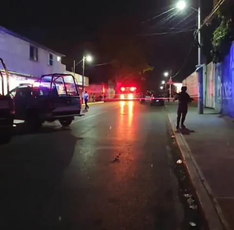 Dos lesionados y una persona sin vida, saldo de ataque armado en taquería de Cuautla