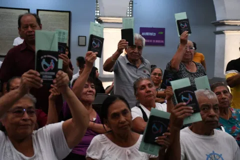  buscarán ante la embajada de Estados Unidos en México,  ser beneficiarios de este programa.