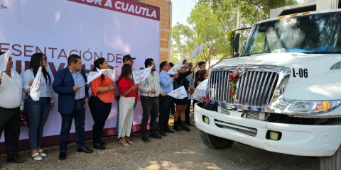 Entrega alcalde de Cuautla 5 camiones recolectores a dirección de Servicios Públicos Municipales