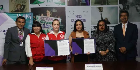 Firman convenio de colaboración el IMM y la Cruz Roja Mexicana