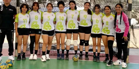 Equipo femenil de handball compitió en el macroregional.