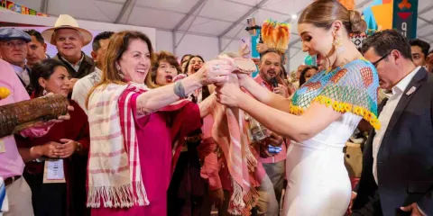 Inauguran Margarita González Saravia y Josefina Rodríguez Zamora stand de Morelos en Tianguis Turístico 2025