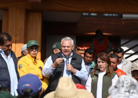 Atiende Margarita González Saravia a vecinos de Coajomulco; acuerda acciones para enfrentar emergencia ambiental