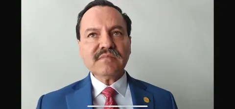 Más que prohibir, se debe exhortar a que se abstengan de difundir  los narcocorridos en Morelos, consideró el senador Angel García Yáñez