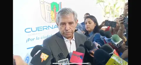 Atiende Urióstegui a jubilados inconformes que bloquearon avenida morelos en Cuernavaca