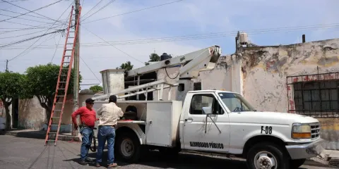 En Cuautla, continúa exitosamente la instalación de luminarias en avenidas y boulevares