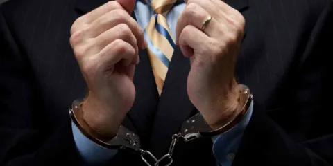 Criminales de corbata