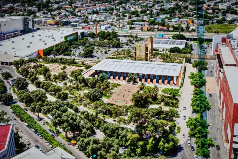 Proyecto de Centro de Convenciones será integral: Urióstegui