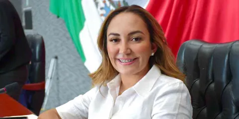 Otorga Luz Dary Quevedo voto de confianza al nuevo titular de FECC