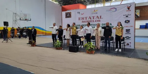 Autoridades inauguran las actividades deportivas en el Polideportivo de la UAEM.