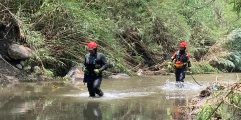 Localizan a segundo motociclista arrastrado por corriente de agua en Cuautla