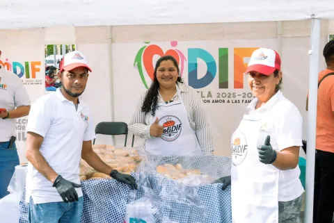 Acerca DIF Cuautla pan a bajo costo mediante el programa "BoliDIF" 