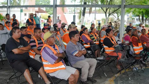 Mejora alcalde de Axochiapan condiciones de trabajo a personal de servicios públicos municipales 