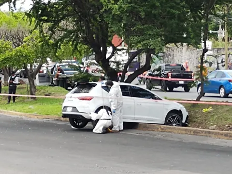   Ataque armado en Cuernavaca deja un hombre muerto dentro de vehículo en pleno bulevar Cuauhnáhuac