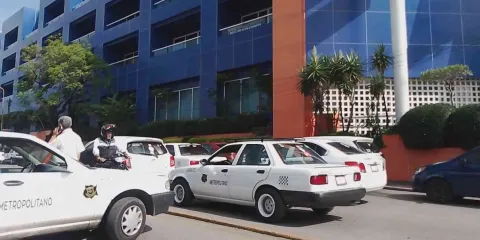 Taxistas bloquean Cuernavaca