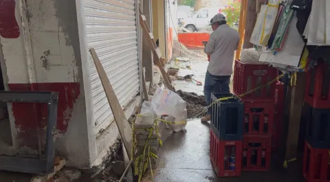  Lluvias complican las ventas de comerciantes del Mercado Adolfo López Mateos en Cuernavaca 