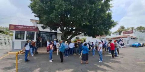 Protestan campesinos ante la SICT
