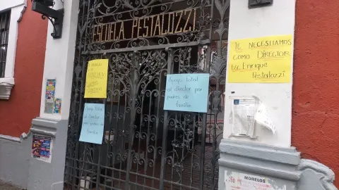  Respaldan padres de familia de la primaria “Pestalozzi” a su director escolar 