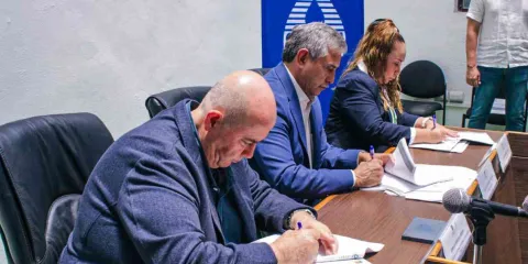 Cuernavaca firma convenio con CFE para pagar deuda de SAPAC