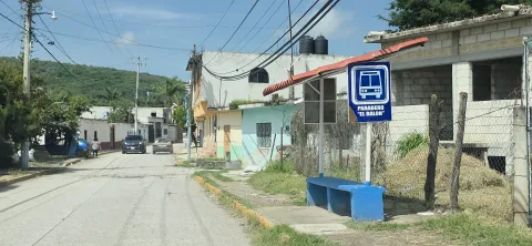Por ausencia de transporte público, taxistas hacen su agosto en colonias de Cuautla 