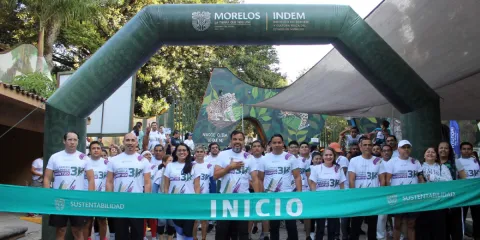 Participantes inician el recorrido en el parque Chapultepec.