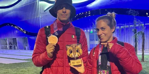 Paulo Strehlke Delgado recibe medalla en los Panamericanos Junior 2025.