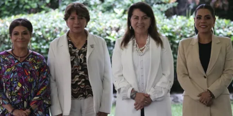 Reunión de Coordinación Interestatal Contra el Robo de Vehículos, realizada en la Ex Hacienda de Cortés, siendo la anfitriona la gobernadora de Morelos, Margarita González Saravia, que en la imagen esta acompañada por las gobernadoras de la Ciudad de México, Estado de México y Guerrero, Clara Brugada Molina, Delfina Gómez Álvarez y Evelin Salgado Pineda, respectivamente.
