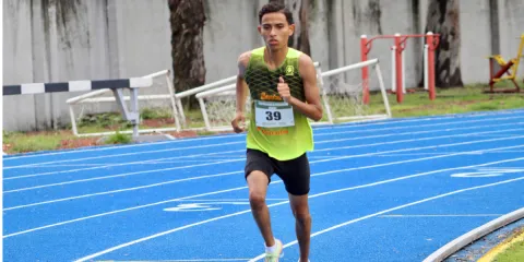 Ángel Abraham, seleccionado morelense en para atletismo.