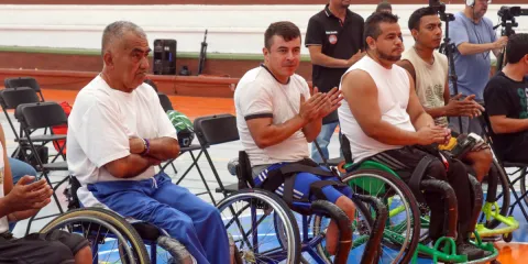 El equipo morelense recibió uniformes para representar al estado en Guerrero.