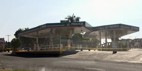 Catean gasolinera en Cuautla por presunta venta de huachicol