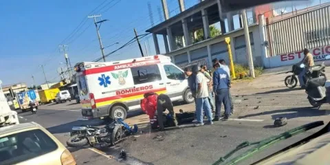 Muere motociclista tras chocar contra una camioneta en la carretera México–Oaxaca en Cuautla