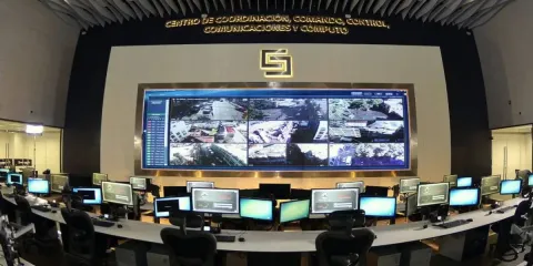 Gobernadora de Morelos no recortará presupuesto de seguridad; impulsa modernización en C5 y arcos interconectados, con avance del 80 por ciento