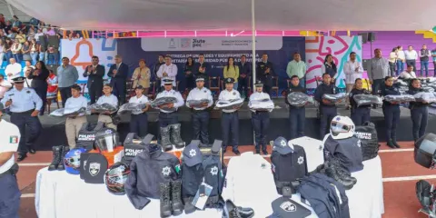 Realiza Eder Rodríguez Casillas, entrega de unidades y equipo para Seguridad Pública