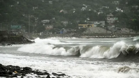 El huracán Melissa se acerca peligrosamente a Jamaica