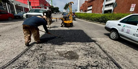 El alcalde José Luis Urióstegui destacó que el bacheo de calles es la principal demanda ciudadana en Cuernavaca y anunció programas intensivos de obra pública.